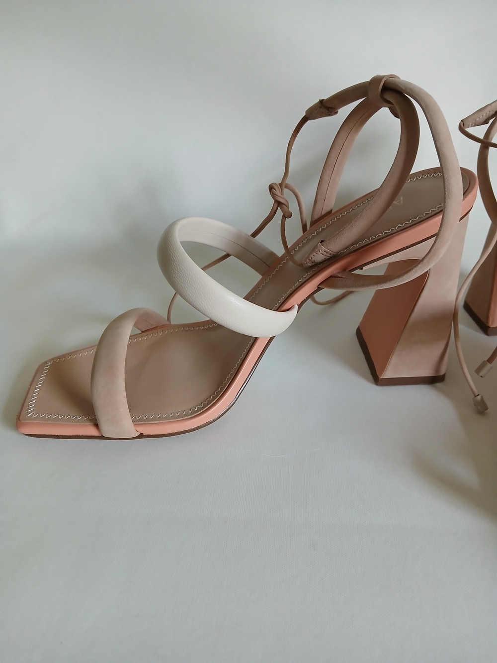 Arezzo Women's Two-Tone Block Heel Open Toe Shoes Sz8M in Nude & Ivory Ankle Tie - Picture 4 of 16